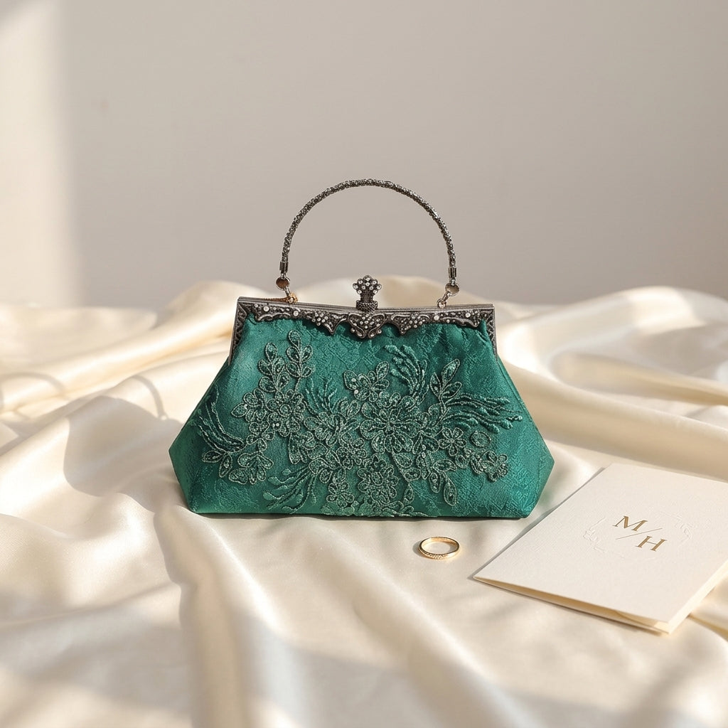 Sac à main bandoulière brodé de perles d’inspiration chinoise - Flavia