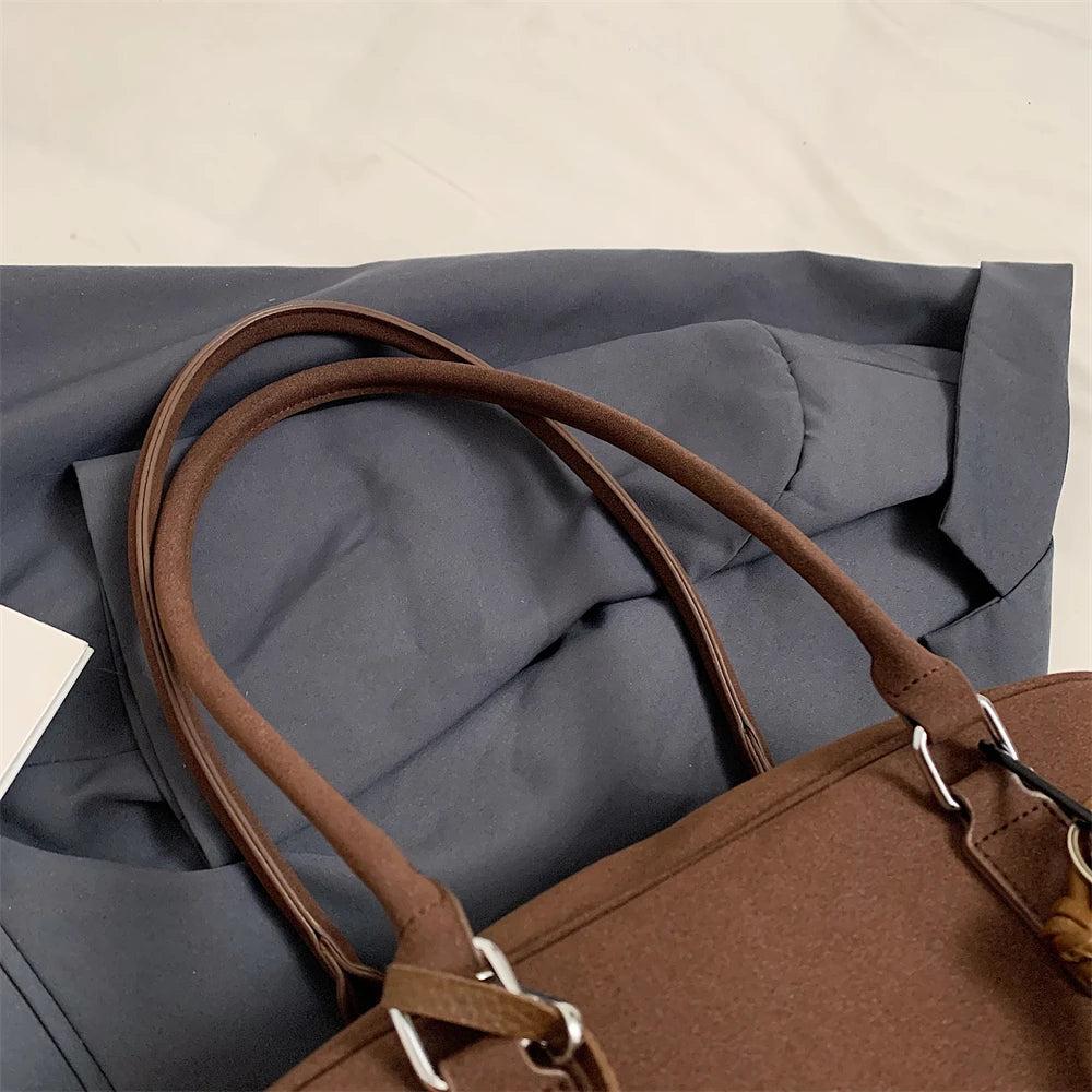 Sac à main bandoulière en daim spacieux - Silvia - Maison Elvira