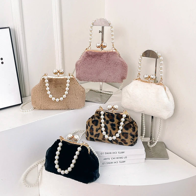 Sac à main bandoulière en fausse fourrure délicate - Letizia - Maison Elvira