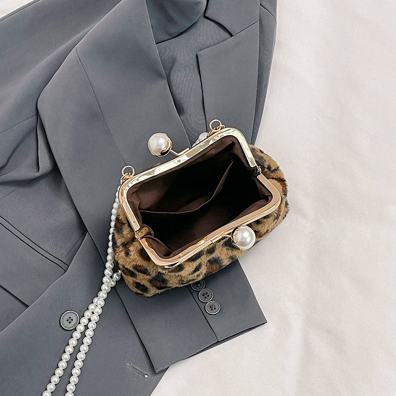 Sac à main bandoulière en fausse fourrure délicate - Letizia - Maison Elvira