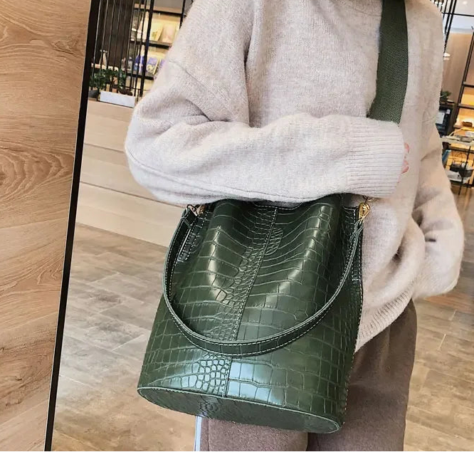 Sac à main bandoulière effet crocodile seau patiné - Francesca - Maison Elvira