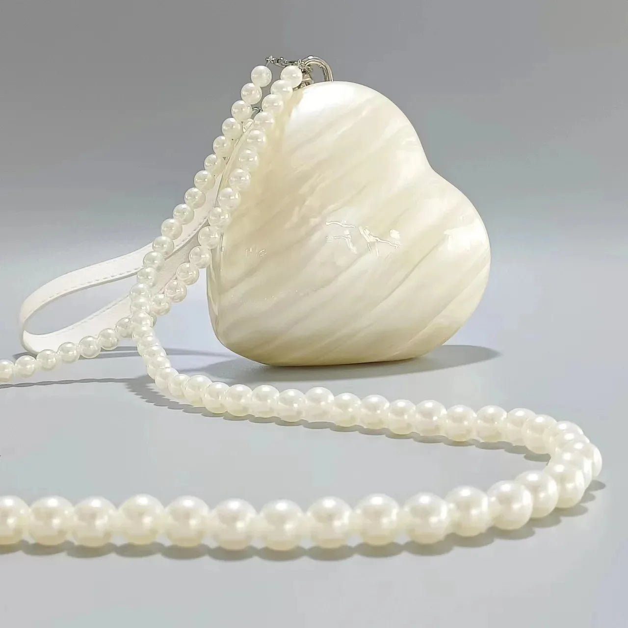 Sac à main bandoulière cœur en acrylique perlé - Armonia - Maison Elvira