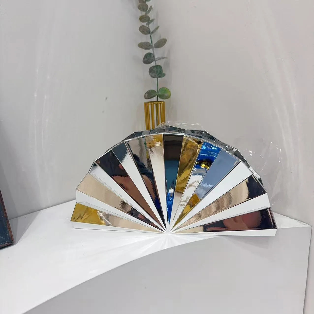 Sac à main bandoulière lunaire en acrylique argenté - Lunaria - Maison Elvira