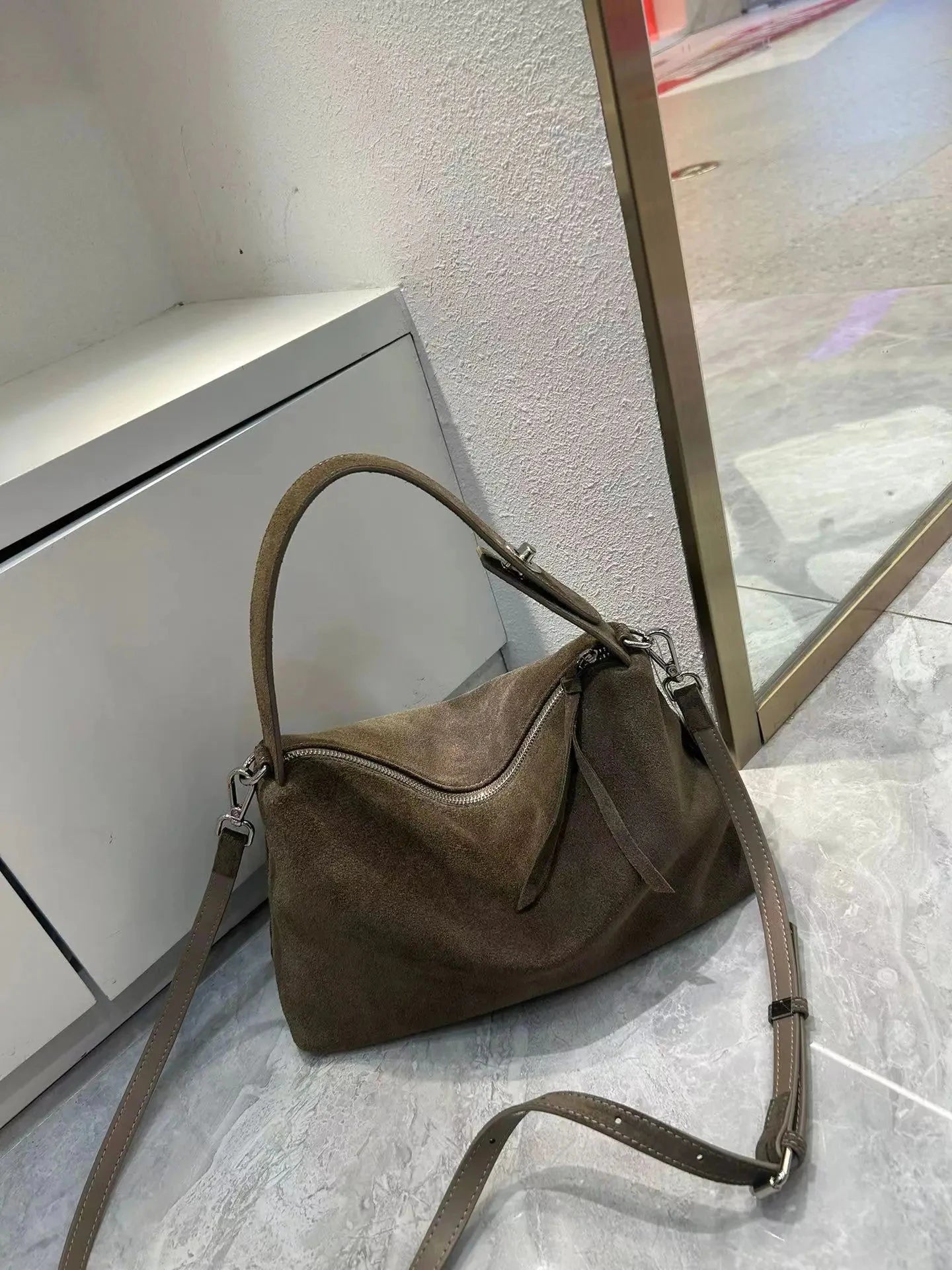 Sac à main bandoulière en daim doux - Ginevra - Maison Elvira