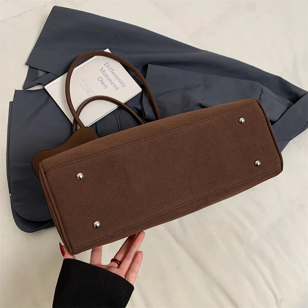 Sac à main bandoulière en daim spacieux - Silvia - Maison Elvira